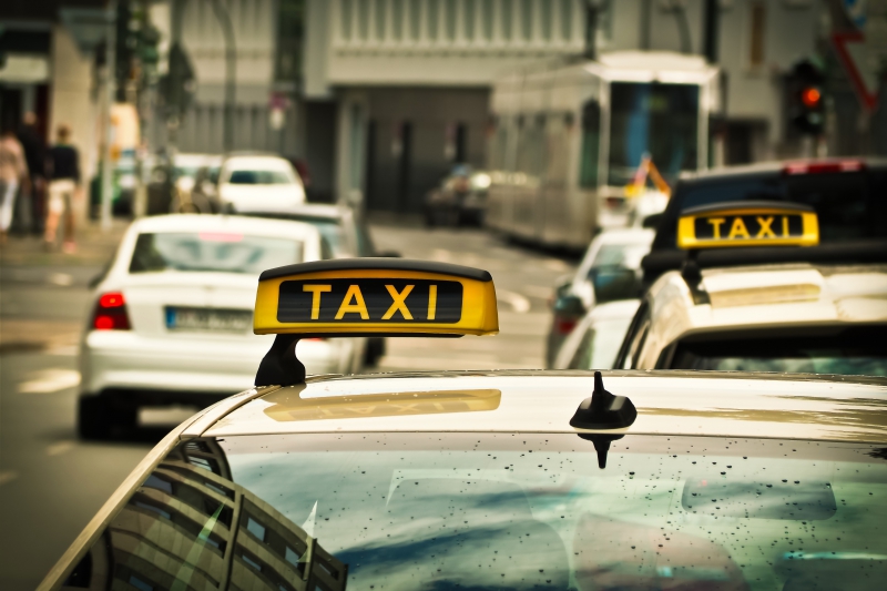 taxis-STE ANASTASIE SUR ISSOLE-min_road-traffic-car-glass-driving-city-583084-pxhere.com