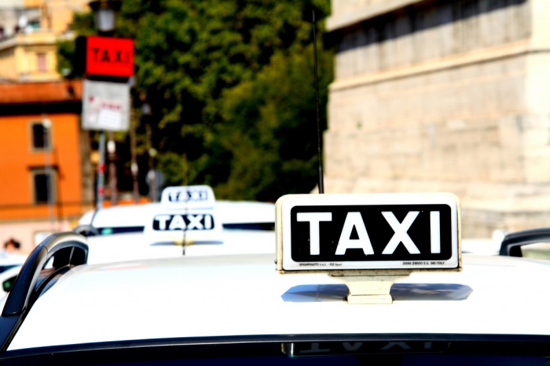 taxis-STE ANASTASIE SUR ISSOLE-min_taxi_auto_rome_road_white-1051610